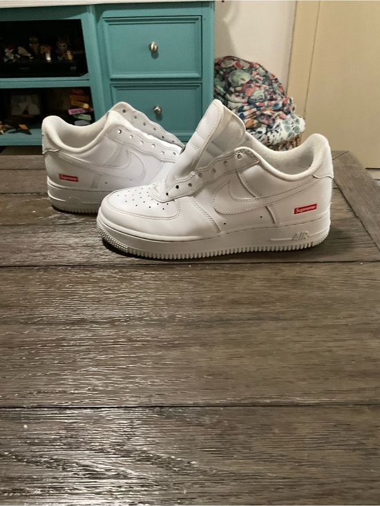 Used nike Air Force 1 White Sneakers with Red Supreme Laces